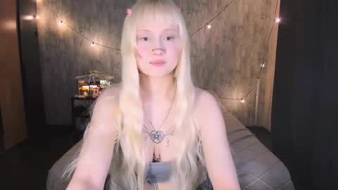 Snapshot of mariamilkis chatting on 11-30-25, 02:26 Maria online show from 11-30-25, 02:26