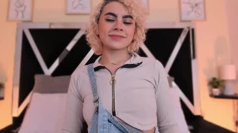 Marian online show from 09-11-25, 02:44