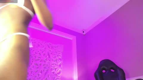 Snapshot of marian_reynolds chatting on 11-18-25, 11:58 Marian Reynolds online show from 11-18-25, 11:58