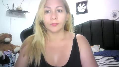 Snapshot of mariana995649 chatting on 12-15-25, 10:14 mariana995649 online show from 12-15-25, 10:14