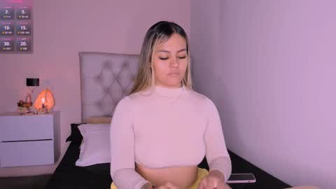 Snapshot of mariana__roe chatting on 02-25-25, 07:09 Mariana Roe online show from 02-25-25, 07:09