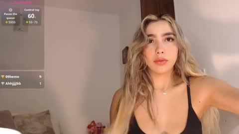 Mariana online show from 10-08-25, 01:14