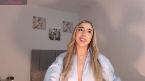 Mariana online show from 03-30-26, 01:39