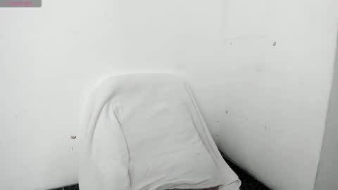 Snapshot of mariana_laurent1 chatting on 02-11-26, 02:27 Mariana online show from 02-11-26, 02:27