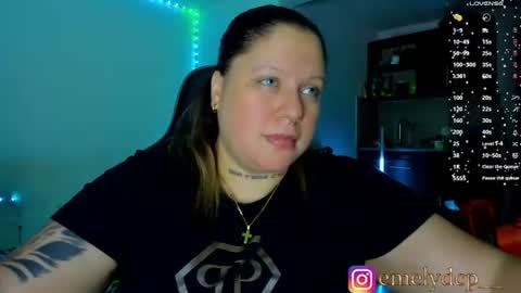 Snapshot of mariana_spellman chatting on 06-17-26, 06:05 Emely online show from 06-17-26, 06:05