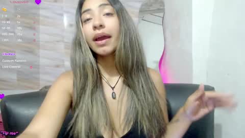 Snapshot of mariana_turner chatting on 02-17-25, 03:47 Mariana turner online show from 02-17-25, 03:47