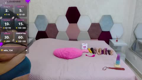 mariana online show from 09-29-25, 04:12