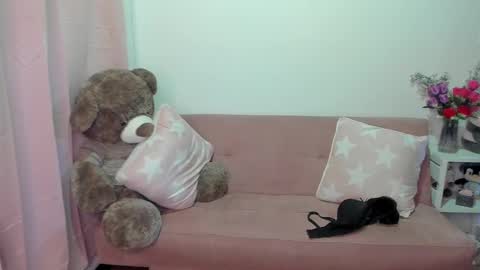 Mariana Lopez online show from 03-11-25, 06:21