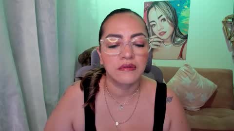 Mariana Lopez online show from 10-16-25, 01:06