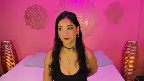 Snapshot of marianamontezz chatting on 06-15-26, 08:33 online show from 06-15-26, 08:33