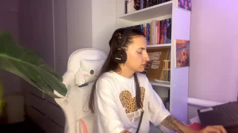 Snapshot of marianelatreff chatting on 06-19-26, 06:34 Monica online show from 06-19-26, 06:34