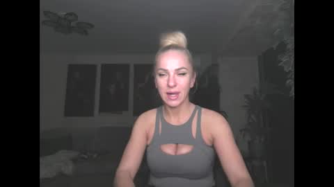 Snapshot of marianna1977 chatting on 04-23-26, 06:32 marianna1977 online show from 04-23-26, 06:32