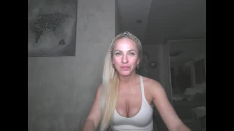 Snapshot of marianna1977 chatting on 05-12-26, 06:27 marianna1977 online show from 05-12-26, 06:27