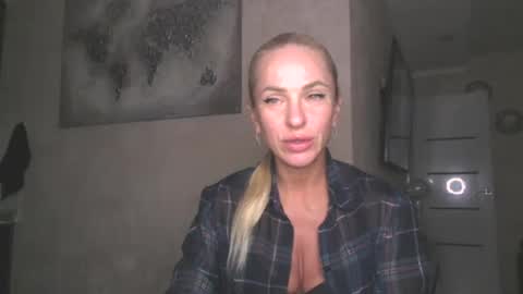 Snapshot of marianna1977 chatting on 06-18-26, 07:18 marianna1977 online show from 06-18-26, 07:18