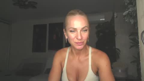 Snapshot of marianna1977 chatting on 07-14-26, 07:30 marianna1977 online show from 07-14-26, 07:30