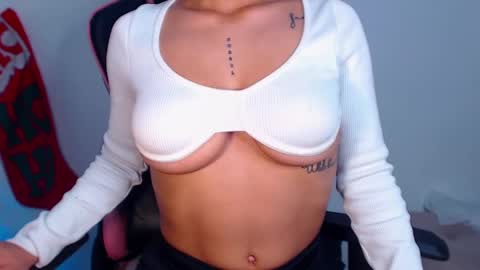 M A R I A N E online show from 01-02-25, 09:11