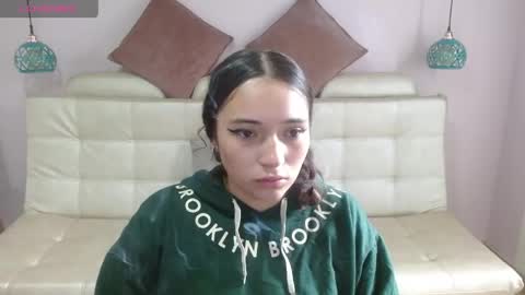 Snapshot of marianne_cam chatting on 04-17-26, 04:21 marianne_cam online show from 04-17-26, 04:21