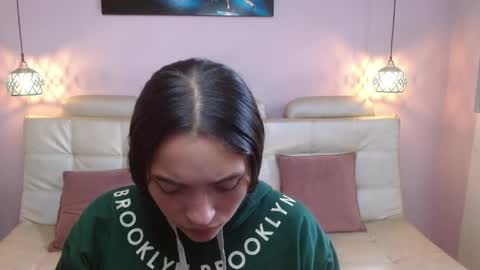 Snapshot of marianne_cam chatting on 05-08-26, 01:05 marianne_cam online show from 05-08-26, 01:05