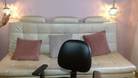 Snapshot of marianne_cam chatting on 05-19-26, 01:06 marianne_cam online show from 05-19-26, 01:06