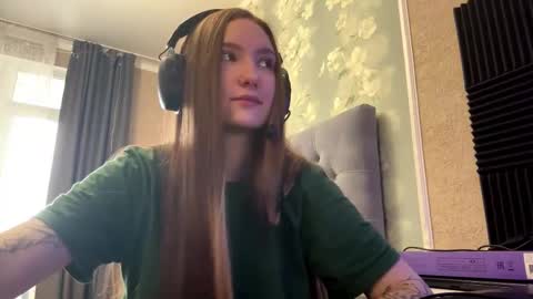 Snapshot of mariannekeetan chatting on 11-29-25, 09:23 Aria online show from 11-29-25, 09:23