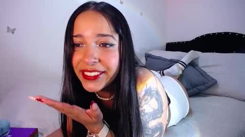 Snapshot of marie_daved chatting on 12-29-24, 06:03 Nicolle online show from 12-29-24, 06:03