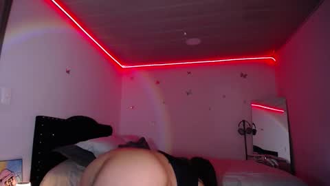 Snapshot of marie_daved chatting on 02-22-25, 06:50 Nicolle online show from 02-22-25, 06:50