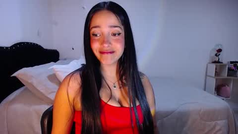 Snapshot of marie_daved chatting on 10-04-25, 07:39 Nicolle online show from 10-04-25, 07:39