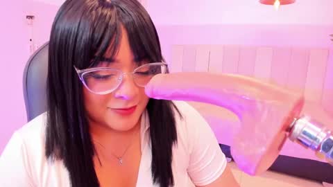 Snapshot of marie_harper chatting on 12-13-24, 04:00 Marie online show from 12-13-24, 04:00