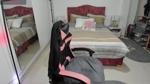 marie online show from 04-12-26, 11:21