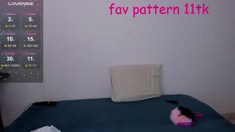 Snapshot of marie_reyess chatting on 06-25-26, 08:30 Marie 3 online show from 06-25-26, 08:30