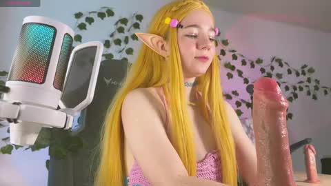 Snapshot of mariel_a_gold chatting on 06-03-26, 08:28 Mariel Gold online show from 06-03-26, 08:28