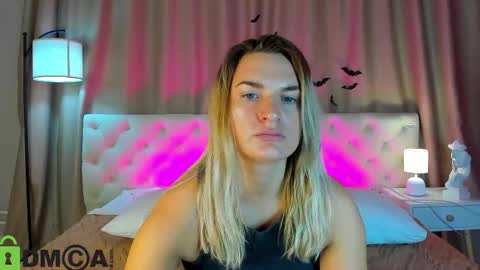 Snapshot of mariel_lie chatting on 11-10-25, 01:15 Mariel online show from 11-10-25, 01:15