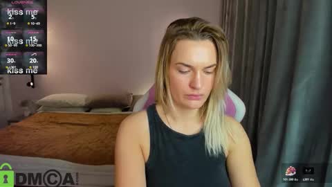 Snapshot of mariel_lie chatting on 11-17-25, 01:33 Mariel online show from 11-17-25, 01:33