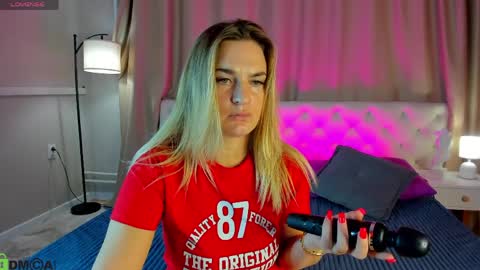 Snapshot of mariel_lie chatting on 04-03-26, 01:47 Mariel online show from 04-03-26, 01:47