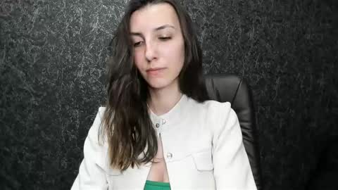 Snapshot of marielleanker chatting on 10-09-25, 03:43 marielleanker online show from 10-09-25, 03:43