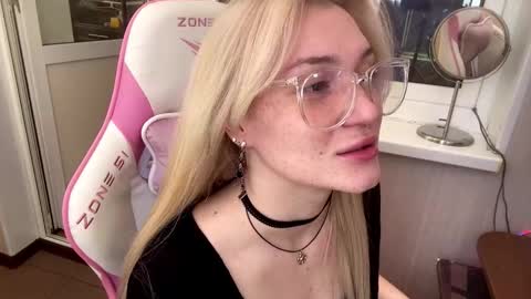 Hey Im Ash  I think together we can hit first 10 thumbs up online show from 03-01-26, 07:43