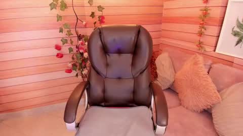 Snapshot of marien_thomson_ chatting on 01-25-25, 03:40 Marien online show from 01-25-25, 03:40