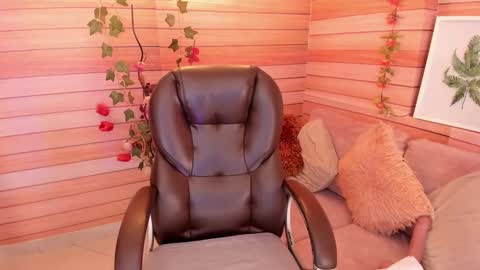 Snapshot of marien_thomson_ chatting on 01-25-25, 09:47 Marien online show from 01-25-25, 09:47