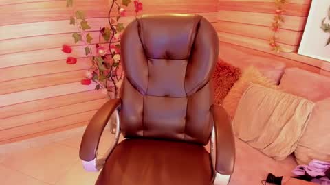Snapshot of marien_thomson_ chatting on 01-26-25, 04:20 Marien online show from 01-26-25, 04:20