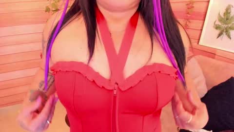 Snapshot of marien_thomson_ chatting on 02-23-25, 04:07 Marien online show from 02-23-25, 04:07