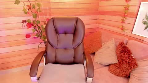 Snapshot of marien_thomson_ chatting on 02-26-25, 03:10 Marien online show from 02-26-25, 03:10