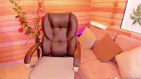 Snapshot of marien_thomson_ chatting on 03-09-25, 09:46 Marien online show from 03-09-25, 09:46
