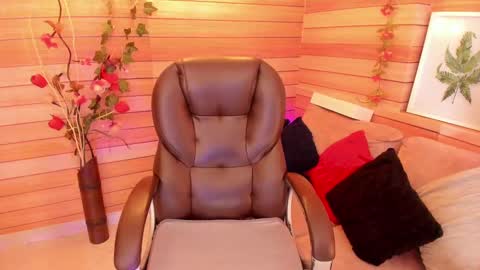 Snapshot of marien_thomson_ chatting on 03-12-25, 03:35 Marien online show from 03-12-25, 03:35