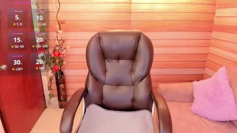 Snapshot of marien_thomson_ chatting on 09-19-25, 01:40 Marien online show from 09-19-25, 01:40