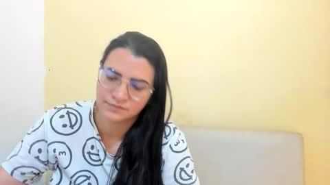Snapshot of marilyn_garcia chatting on 04-25-26, 03:53 MARILYN SEXY online show from 04-25-26, 03:53