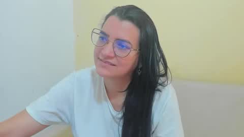 Snapshot of marilyn_garcia chatting on 04-27-26, 02:26 MARILYN SEXY online show from 04-27-26, 02:26