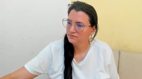 Snapshot of marilyn_garcia chatting on 05-01-26, 04:00 MARILYN SEXY online show from 05-01-26, 04:00