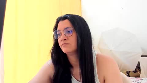 Snapshot of marilyn_garcia chatting on 05-22-26, 05:29 MARILYN SEXY online show from 05-22-26, 05:29