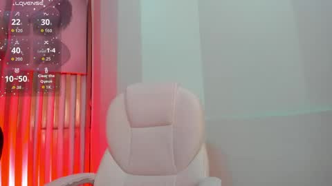 Snapshot of marilyndupont chatting on 05-19-26, 05:25 Marilyn online show from 05-19-26, 05:25