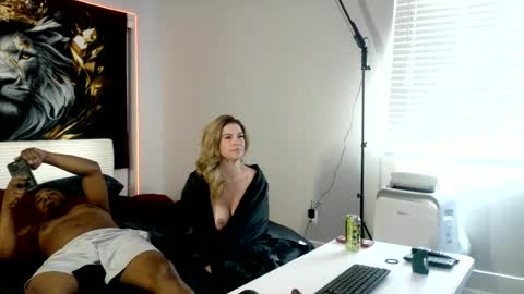 Snapshot of marilynmidas chatting on 07-08-26, 02:21 marilynmidas online show from 07-08-26, 02:21